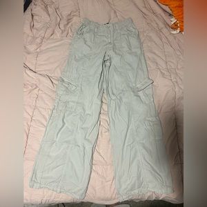 BSG Urban outfitters Y2k cargos in cream. Size small